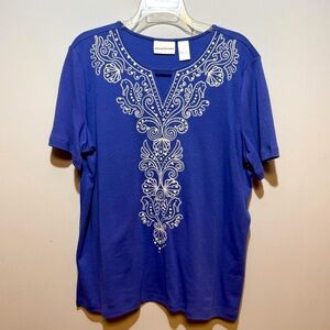 Alfred Dunner Purple Embellished Short Sleeve T-Shirt. Size L